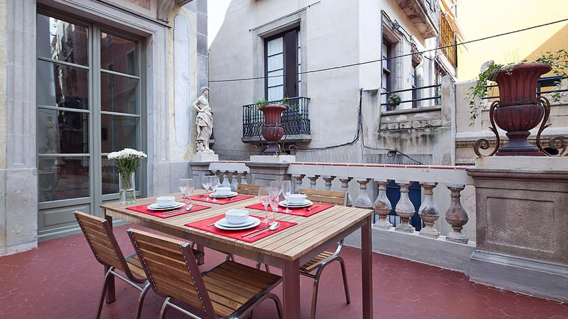 Ola Living Portaferrissa Apartment Barcelona Spain